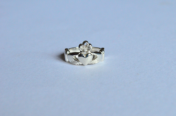 Claddagh : anello da donna in argento 925