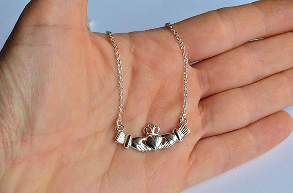 Claddagh: collana da donna in argento 925